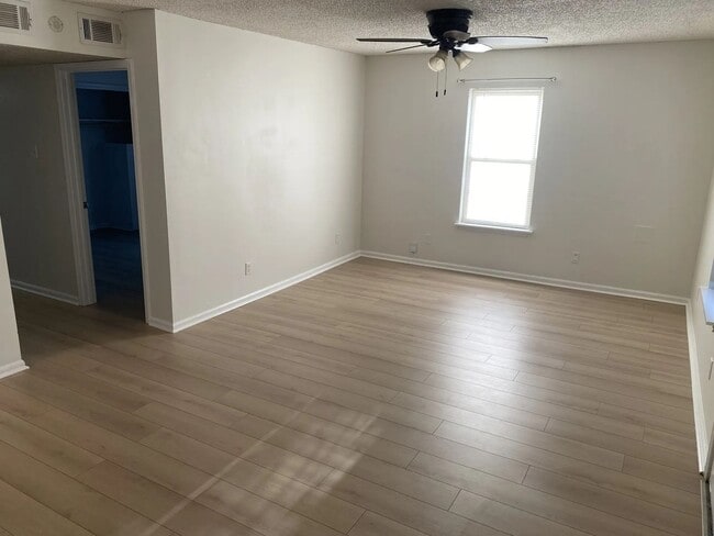 Foto del edificio - 2BR Home in Port Allen | Garden District of West Baton Rouge