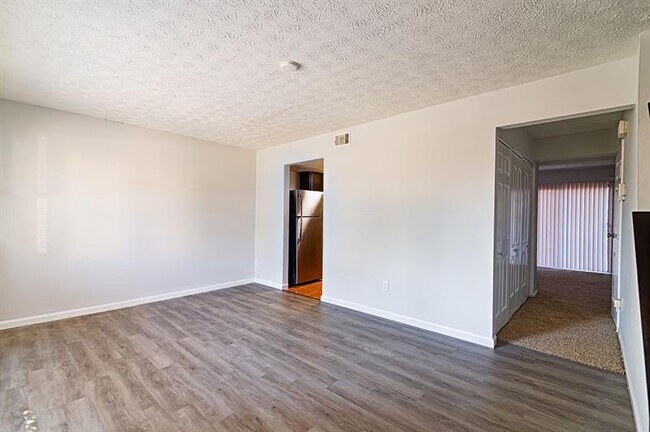 Building Photo - 1702 Napa Valley Ct SE