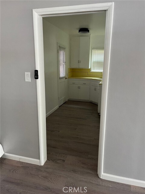 Foto del edificio - 2121 N Parish Pl