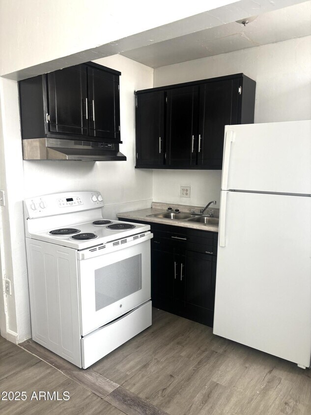 Foto principal - 633 E 9th St