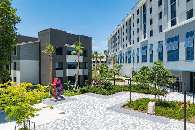 Foto del edificio - 5961 SW 68th St
