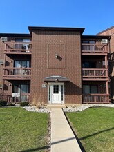 Building Photo - 330 Shorewood Dr