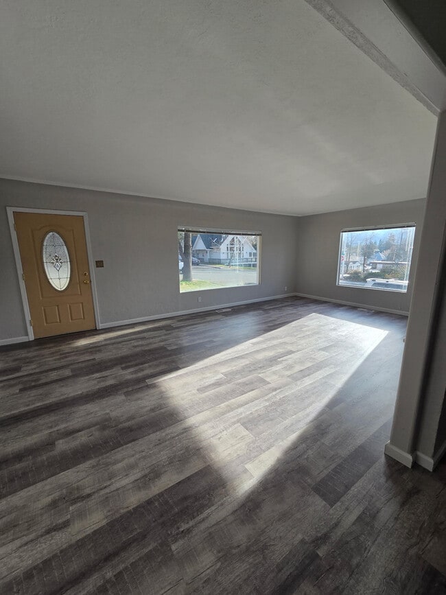 Foto del edificio - 300 E Lake St