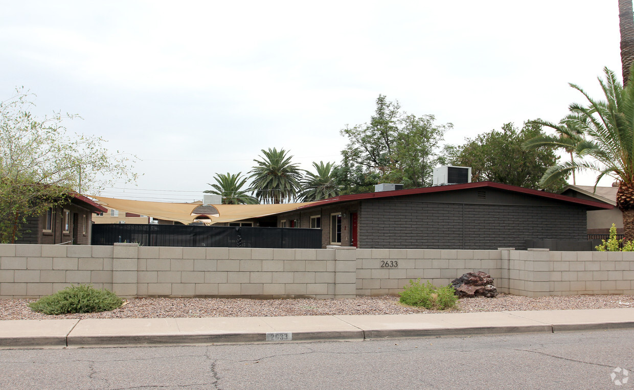 Primary Photo - 2633-2641 E Glenrosa Rd