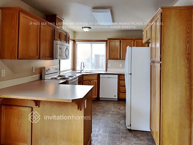 Building Photo - 1608 St Ct E