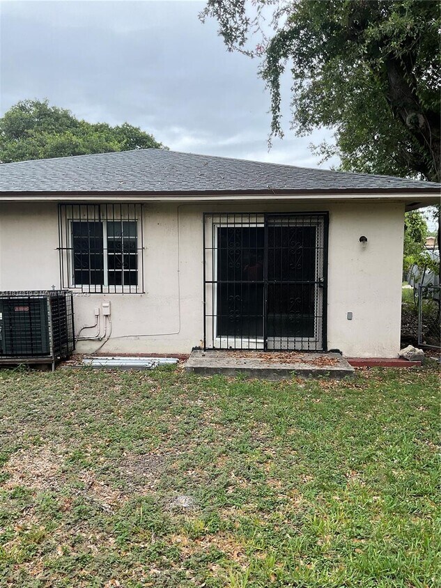 Building Photo - 3430 NW 10th Ave