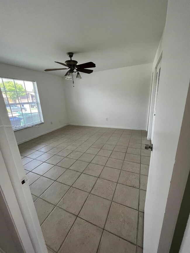 Building Photo - 9580 W Fern Ln