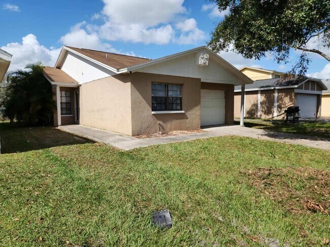 Foto del edificio - Three Bedroom Two Bath Home in S Lakeland