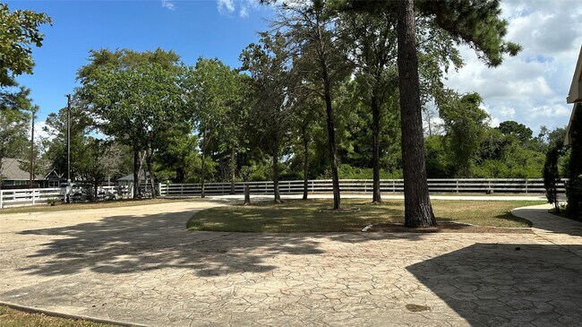 Foto del edificio - 25221 Armagh Rd