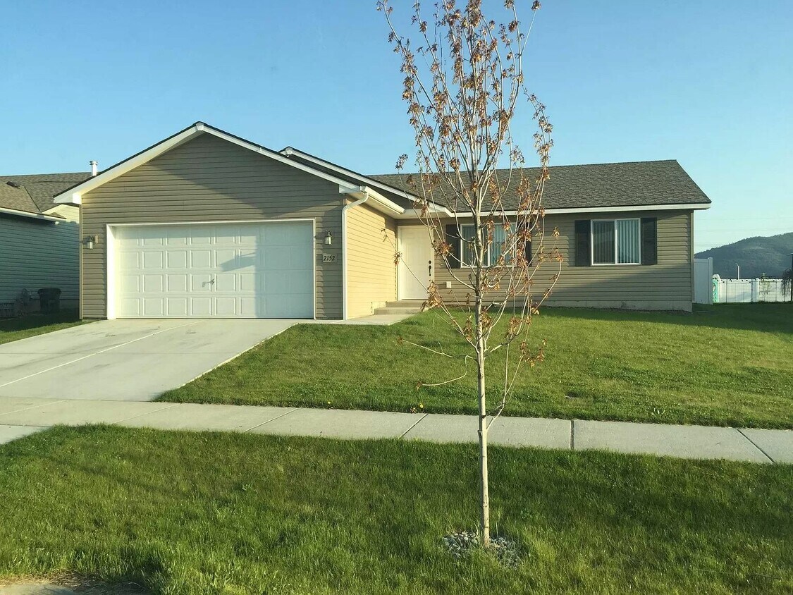 Primary Photo - 2152 E Knapp Dr