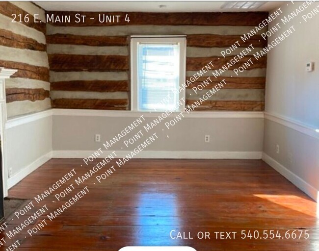 Foto del edificio - 216 E Main St