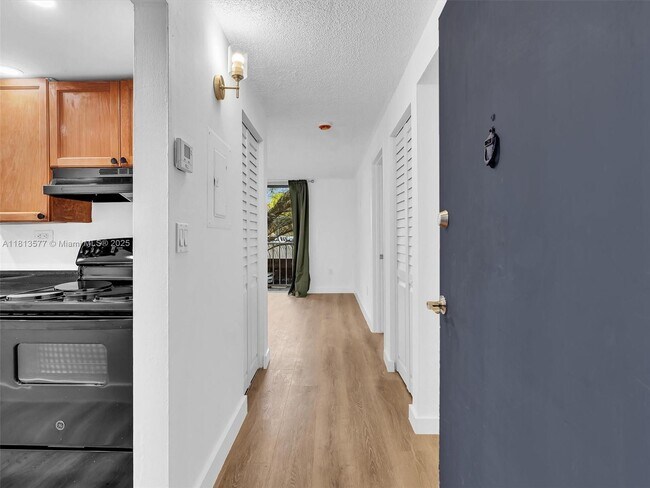 Foto del edificio - 1740 NW N River Dr
