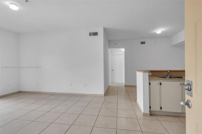 Foto del edificio - 7280 NW 114th Ave