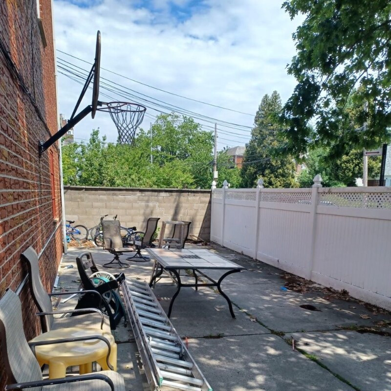 Primary Photo - 84-55 Daniels St
