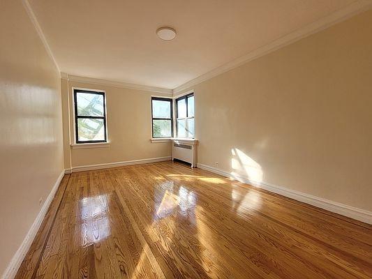 Foto principal - 1 bedroom in Bronx NY 10467