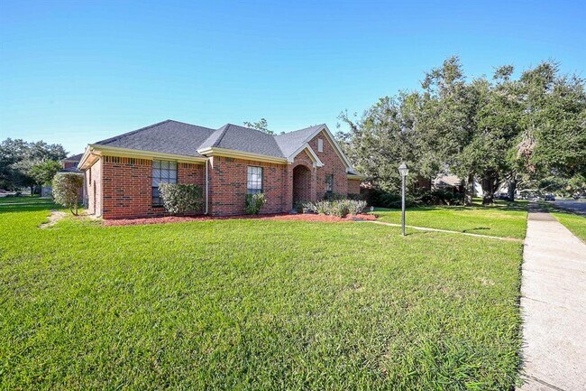 Building Photo - 3518 Woodbine Pl