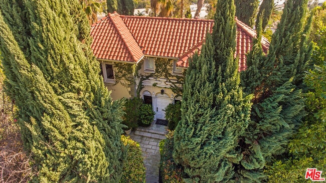 Foto del edificio - 2022 Whitley Ave