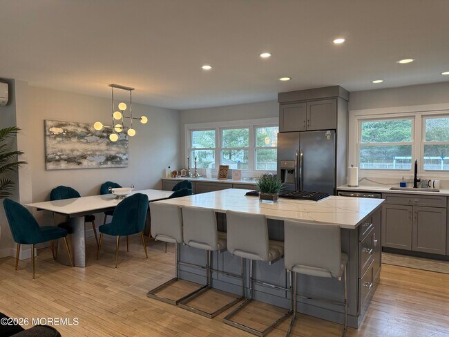 Building Photo - 5 Ash St