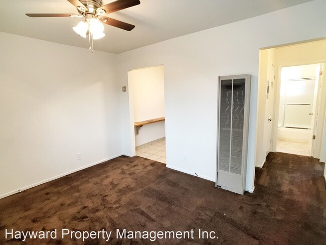 Building Photo - 313 D St