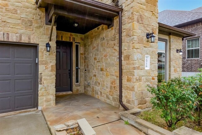 Building Photo - 2916 Zelma Dr