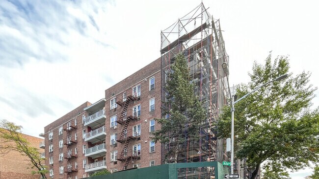 Foto del edificio - 4343 Kissena Blvd