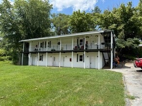 Building Photo - 1208 Bloomingdale Rd