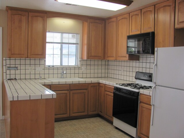 Foto del edificio - Perfect Location Near Cal Poly - Two Bed - Large Yard!