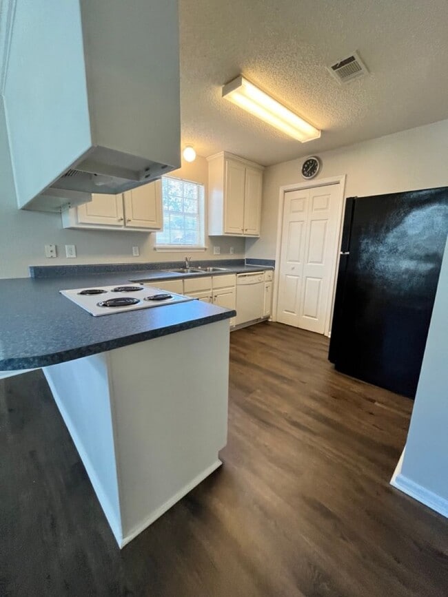 Building Photo - 206 Worthington Ln