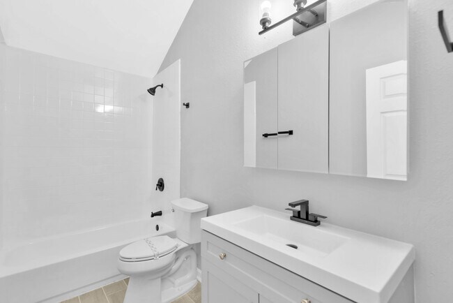 Foto del edificio - 551 1/2 Wildwood Way Ave