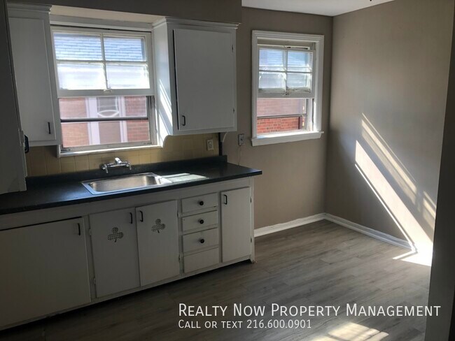 Foto del edificio - 13838 Cedar Rd