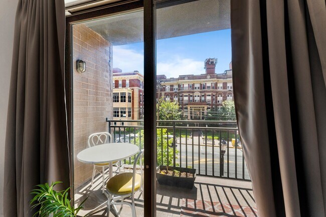 Balcony - 4315 Park Ave