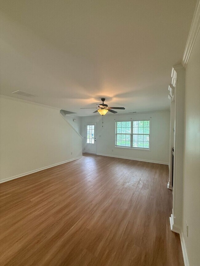 Foto del edificio - 5828 Bradshaw Ct