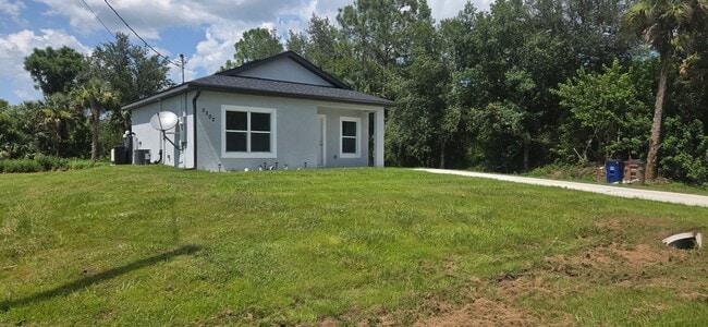 Foto del edificio - Cute Two Bedroom Cottage-MOVE IN READY