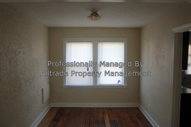 Foto del edificio - 647 1/2 S 44th St