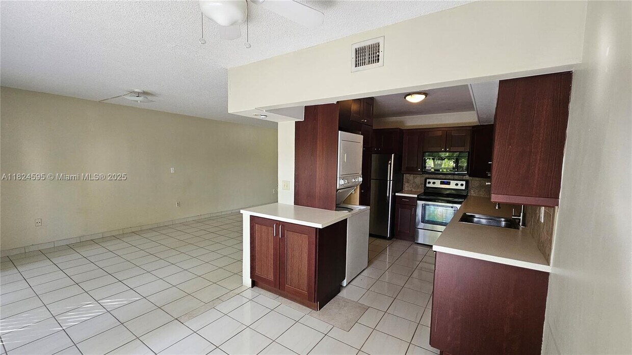 Foto del edificio - 5800 SW 127th Ave