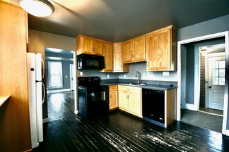 Building Photo - 1309 6th Ave S