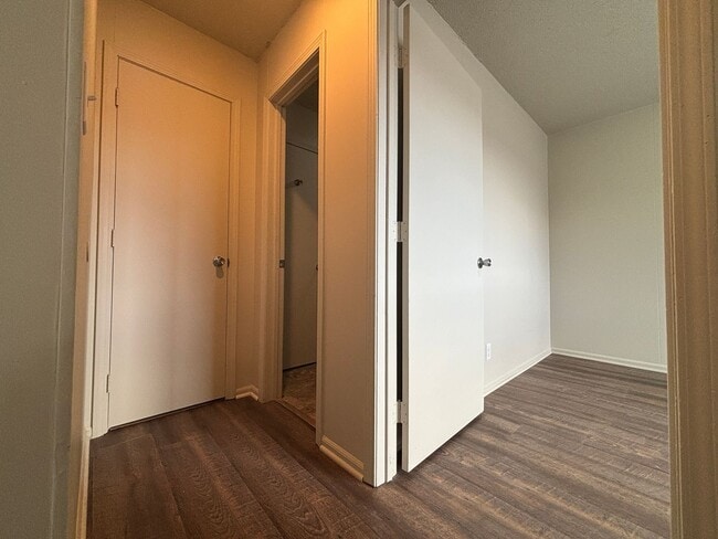 Building Photo - 1 Bedroom, 1 Bath Apartment at the Brooksi...