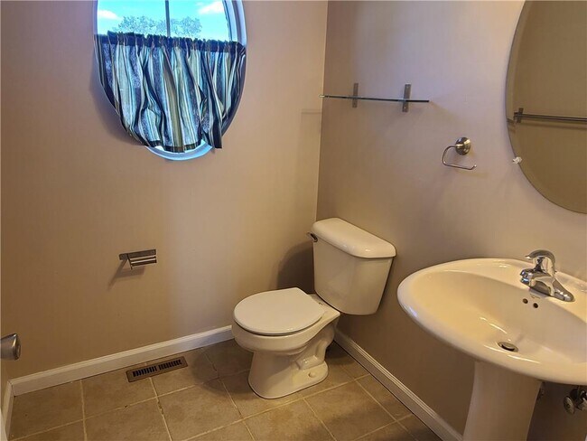 Building Photo - 251 Blue Sage Dr