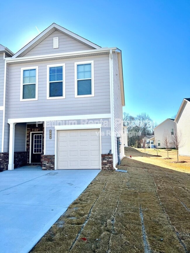 Building Photo - 3452 Sumersbe court