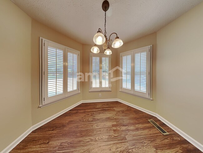 Foto del edificio - 1714 Bridget Dr