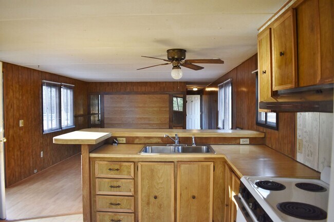 Building Photo - Two Bedroom Mobile Home in Lillington