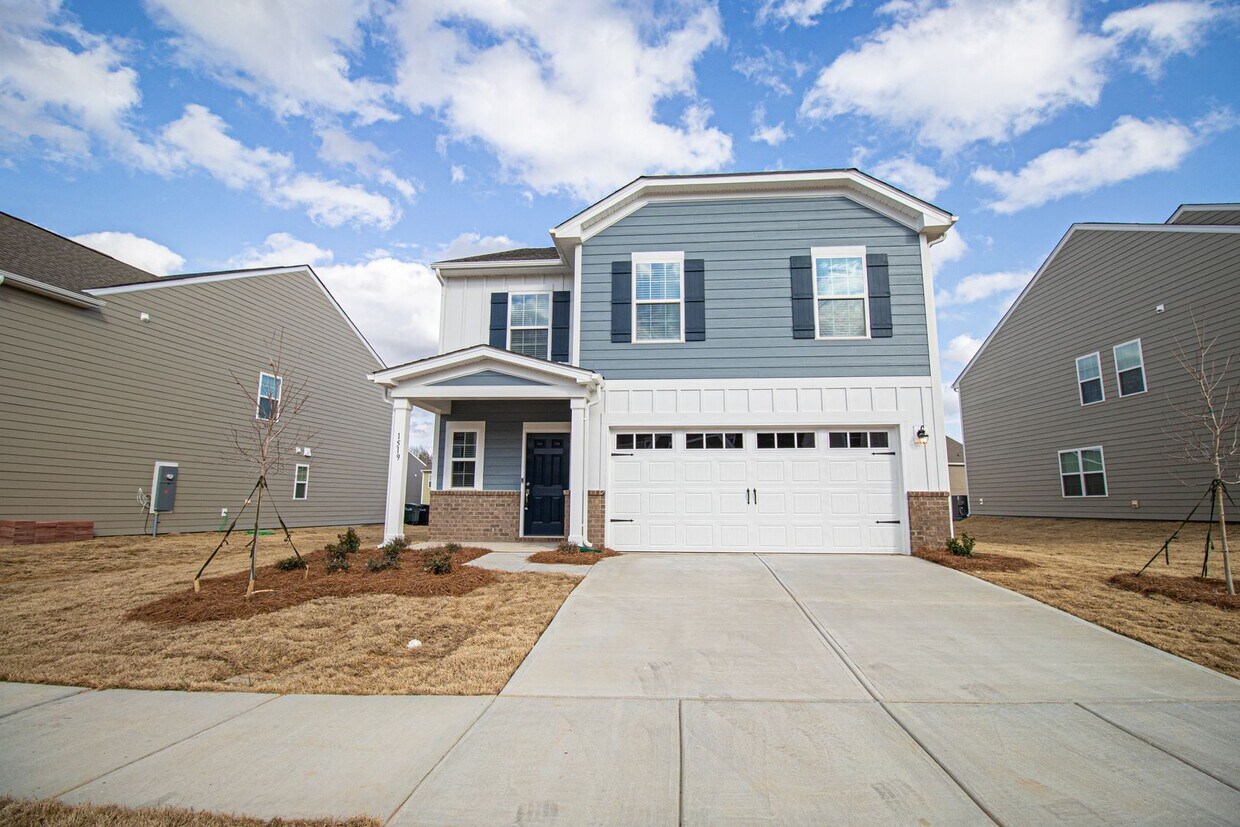 Primary Photo - Move-in Ready 5 Bedroom Home!