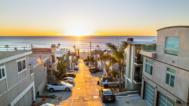Daily sunsets - 207 42nd St