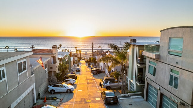 Daily sunsets - 207 42nd St