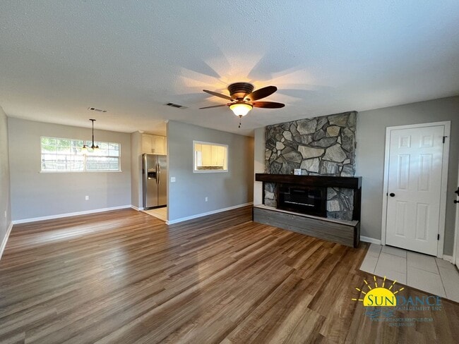 Building Photo - Renovated 3 Bedroom Home in Crestview!