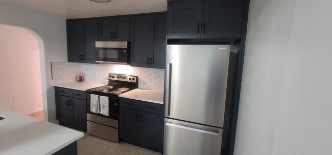 Foto del edificio - 7204 N Cameron Ave