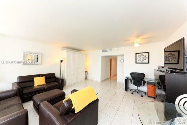 Building Photo - 100 Lincoln Rd