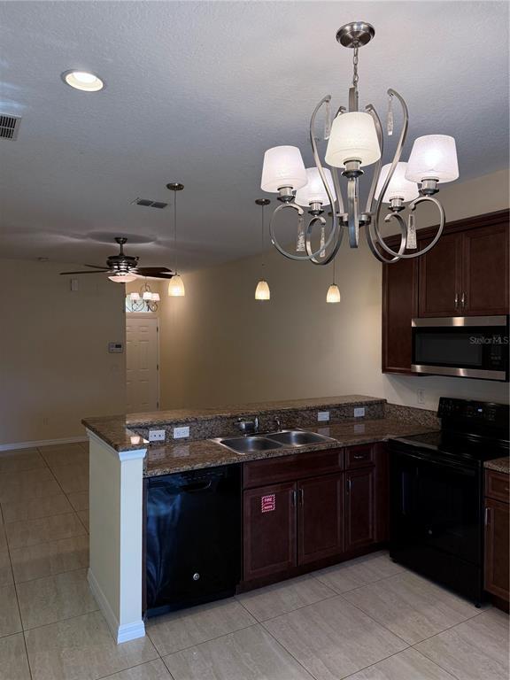Building Photo - 2054 Royal Vista Ct