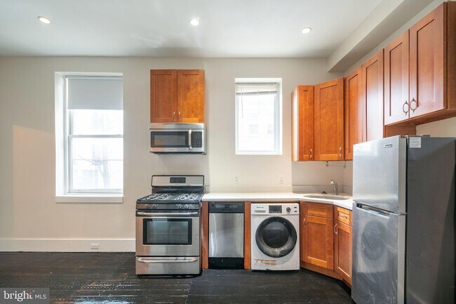 Building Photo - 1836 Delancey Street Unit 1