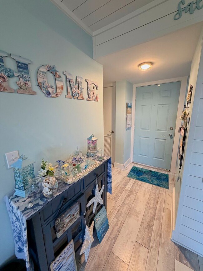 Building Photo - Beautifully Renovated, Fully Furnished Beach Condo just a short walk from the ocean.